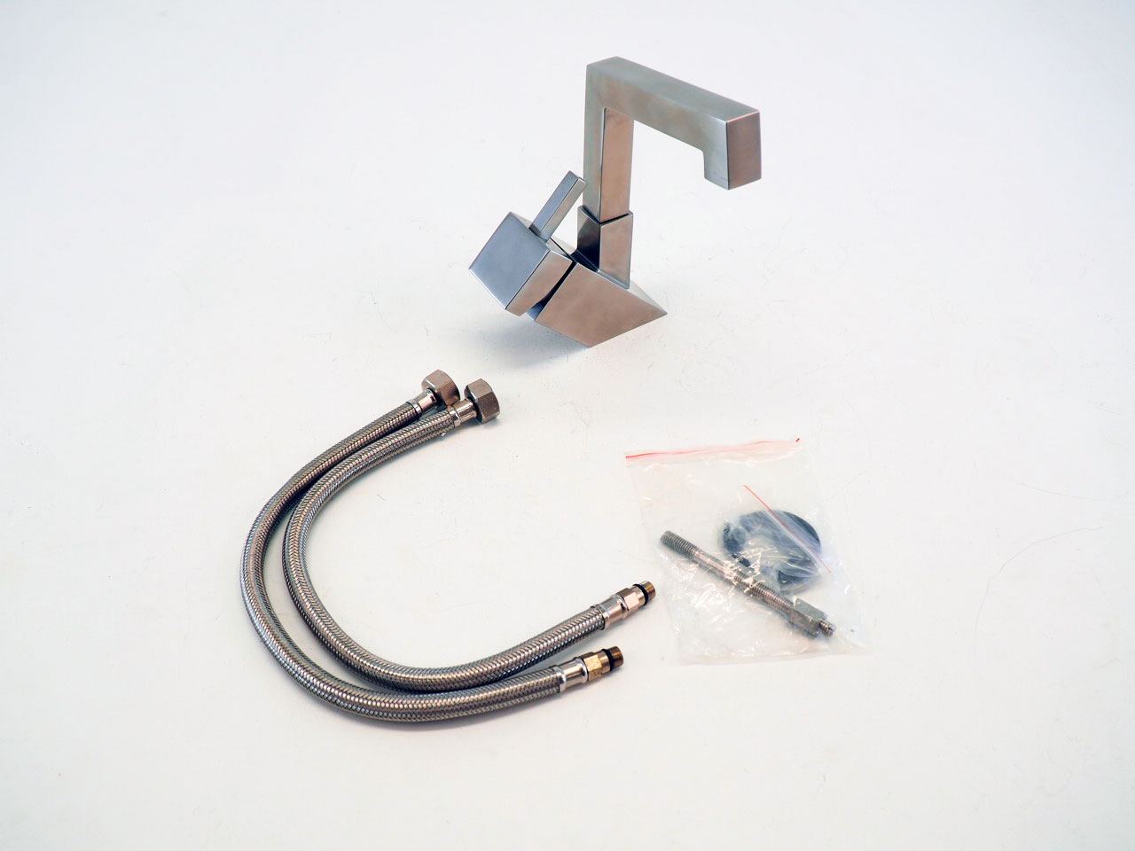 Sento Stainless massief vierkant stoer design wastafelkraan RVS