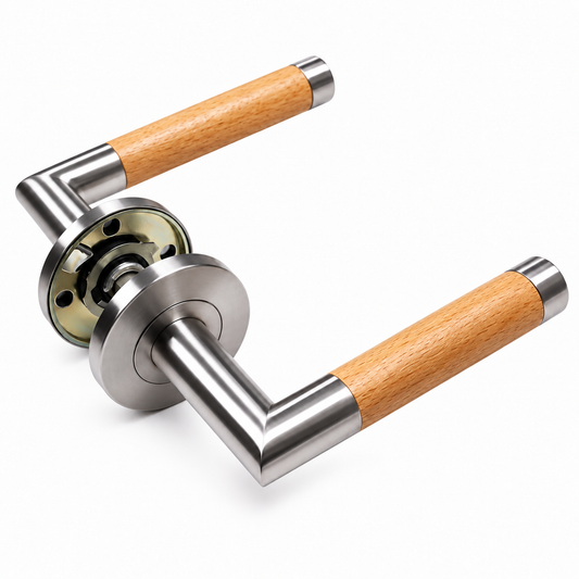 Moderne deurkrukken van RVS en hout – tijdloos design