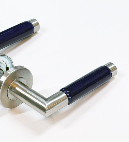 Design deurklinken – RVS met blauw porseleinen handgreep