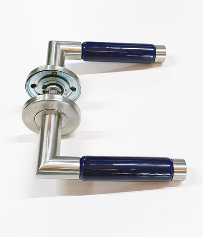 Design deurklinken – RVS met blauw porseleinen handgreep