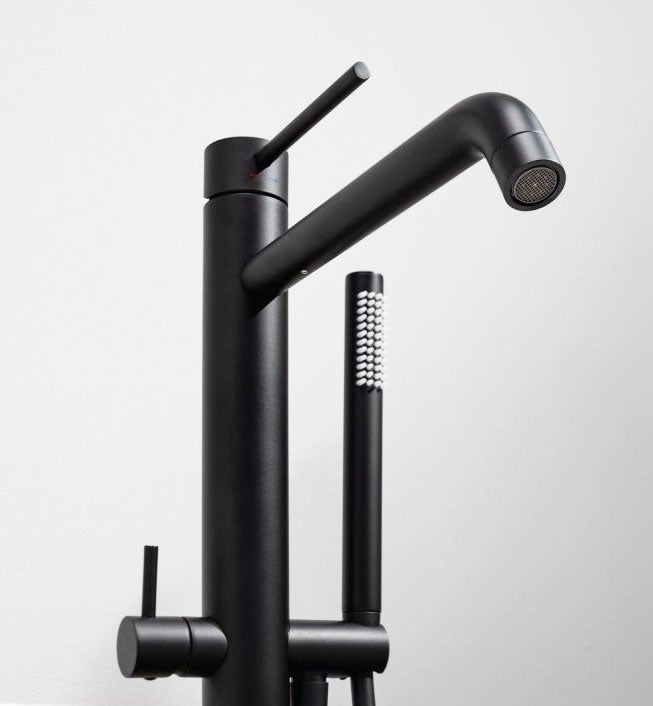 Paffoni Light Vrijstaande bad/douchemengkraan met omsteller en handdouche (inclusief inbouwdeel art. LIG030) mat zwart