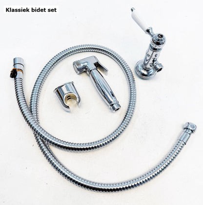 Klassiek bidet set met hoekstopkraan met uitlaat, doucheslang, en handdouche chroom