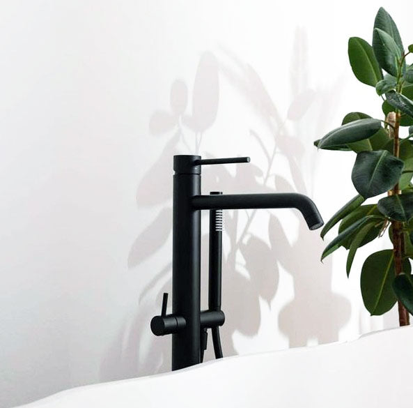 Paffoni Light Vrijstaande bad/douchemengkraan met omsteller en handdouche (inclusief inbouwdeel art. LIG030) mat zwart